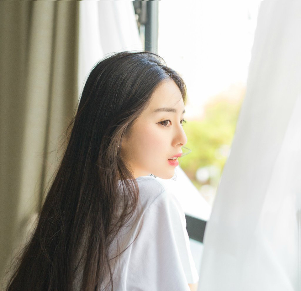 “嗯，家父最近身体不适，妾身明日想回娘家一趟。”美妇有些为难的看向刘璝，毕竟自己夫君久在军中，难得回来，自己却不能够陪伴左右，心中有些愧疚。